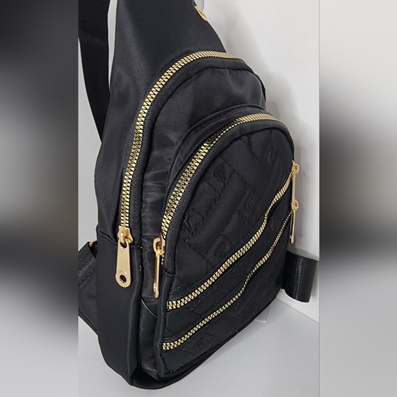 Stylish Black Women's Multi Compartment Quilted Sling Crossbody Bag - Picture 4 of 7